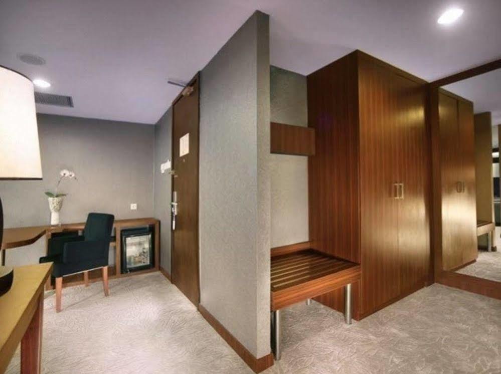 Aston & Conference Center Hotel 4*